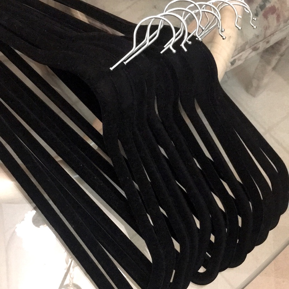 ‘NWOT’Set/12 Black Velvet Closet Hangers